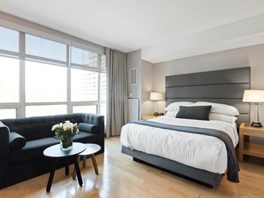 Хотелска тайна: защо чаршафите са бели, а одеялата – сгънати по странен начин