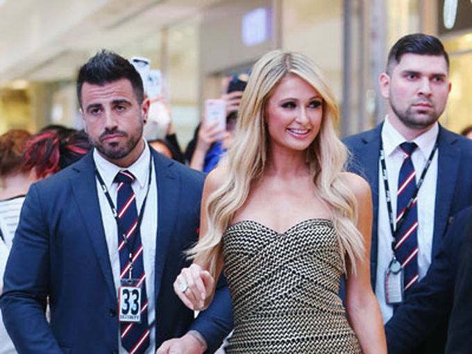 Последователи питат Парис Хилтън: Къде е дъщеря ѝ