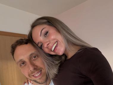 Последните 365 дни за Роби и съпругата му: Меден месец, бебе и първи дом (Видео)