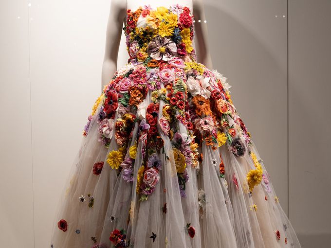 Историческо модно събитие в София: Dolce & Gabbana представиха свои безценни архивни модели (Снимки)