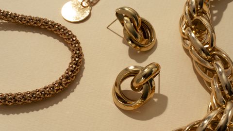 Изборът на бижута за посрещането на 2026 г е важен