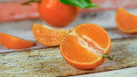 Въпреки че обикновено ги изхвърляме корите от мандарини са богати