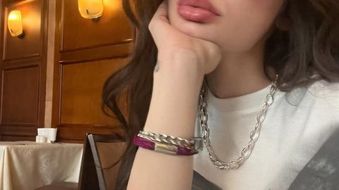 Младата поп изпълнителка направи изненадващо и силно разкритие в ефира