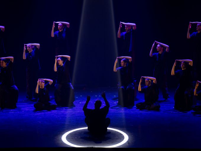 Танцът на птичите ята омагьосва публиката в Пловдив