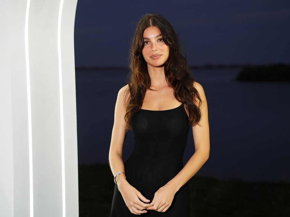 Бившата приятелка на Лео ди Каприо се появи в уникален корсет за 3800 евро