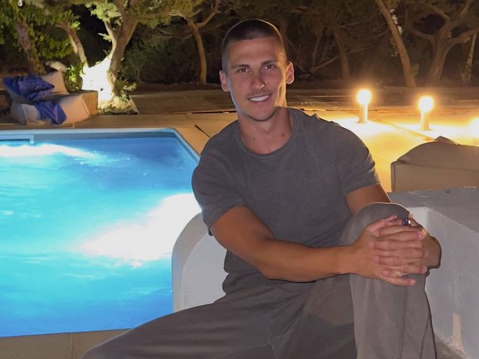 Петър от „Ергенът: Любов в рая“ с нова жена до себе си, докато Кристина и Виктор кроят планове за деца