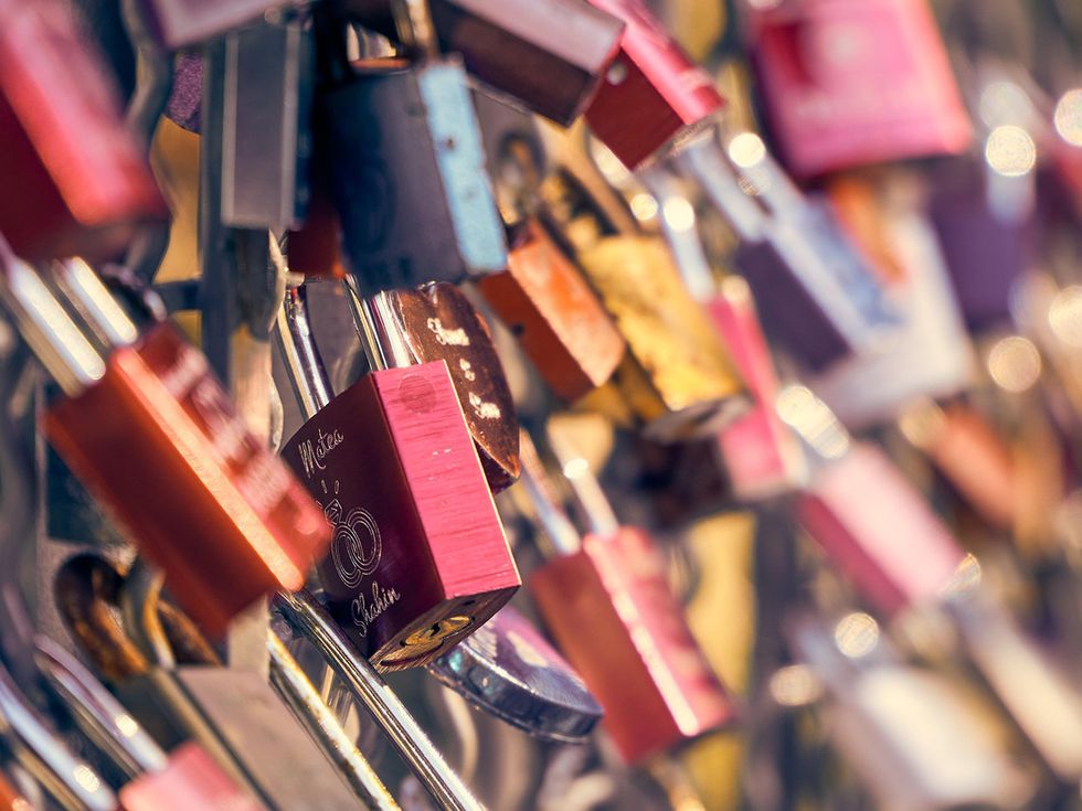 Тъжната история за Моста на любовта във Върнячка баня, която местните жители разказват и до днес