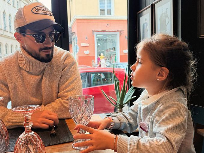 Наум Шопов спря дъщеря си от училище, Теа Минкова успокоява родителите