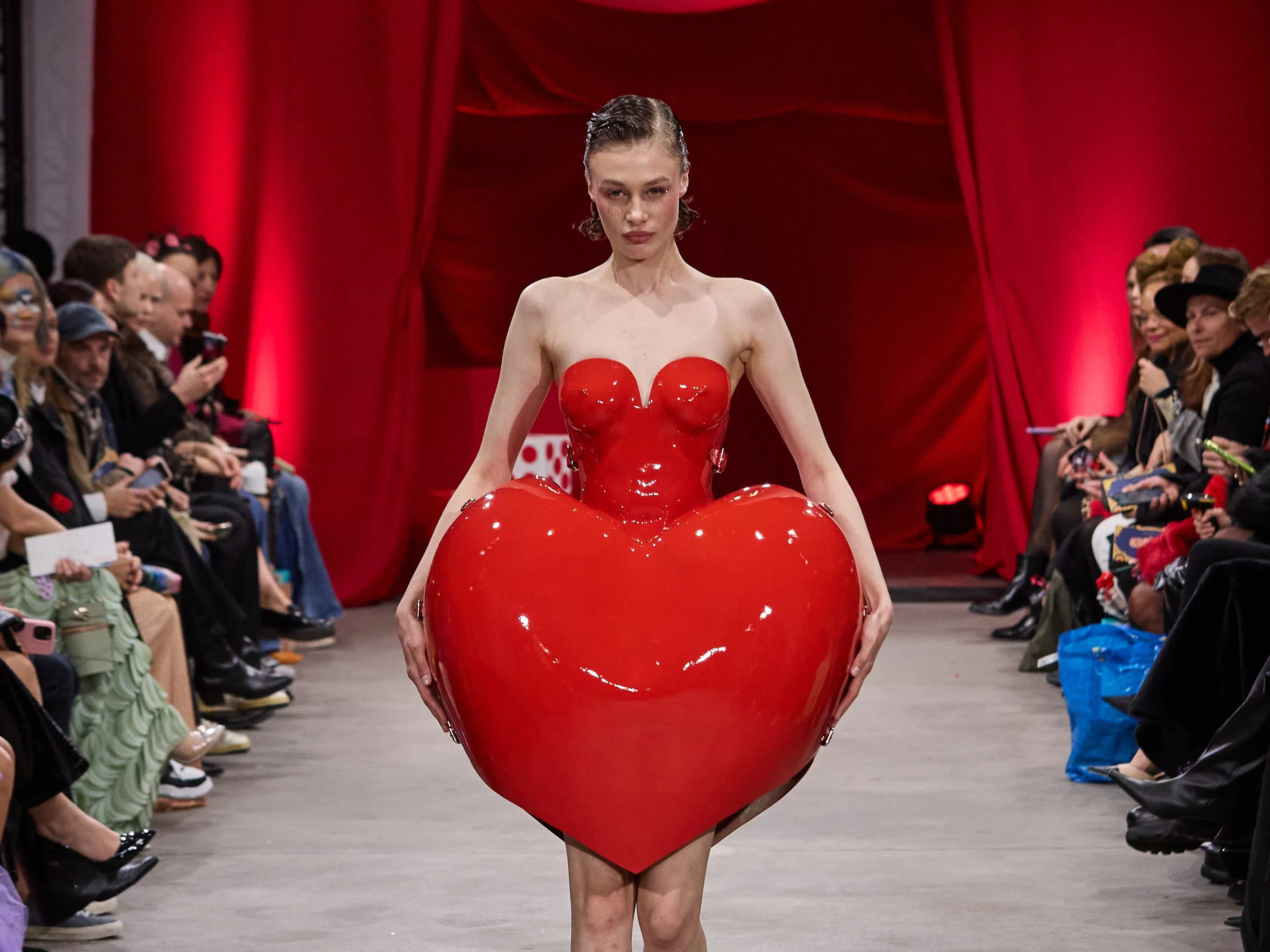 Цветът на Свети Валентин, на пролетта, на 2024-та: Как да носим червено според горещите тенденции