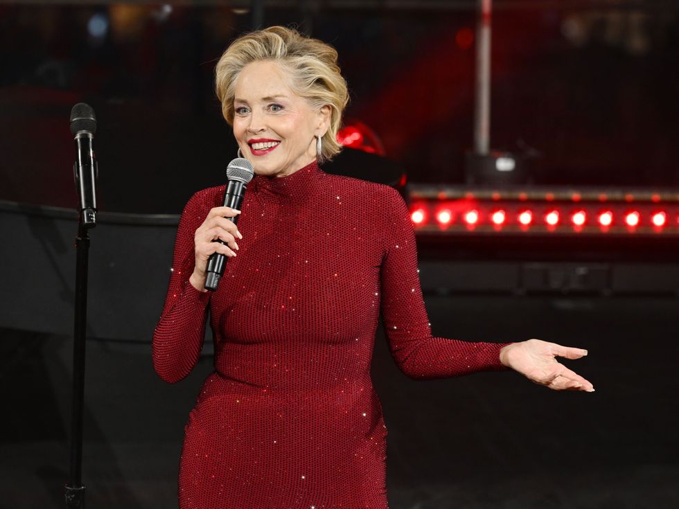 Шарън Стоун блесна на бала във Виенската опера: Преживя и неочаквана паническа атака в разгара на вечерта