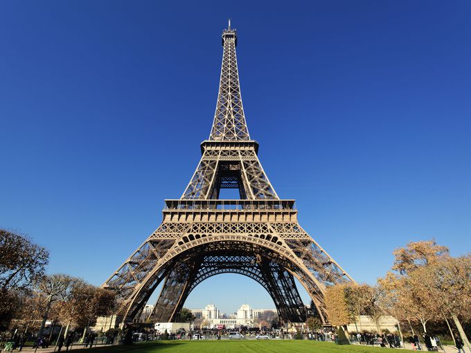 Какво всъщност се крие в тайната стая на Айфеловата кула