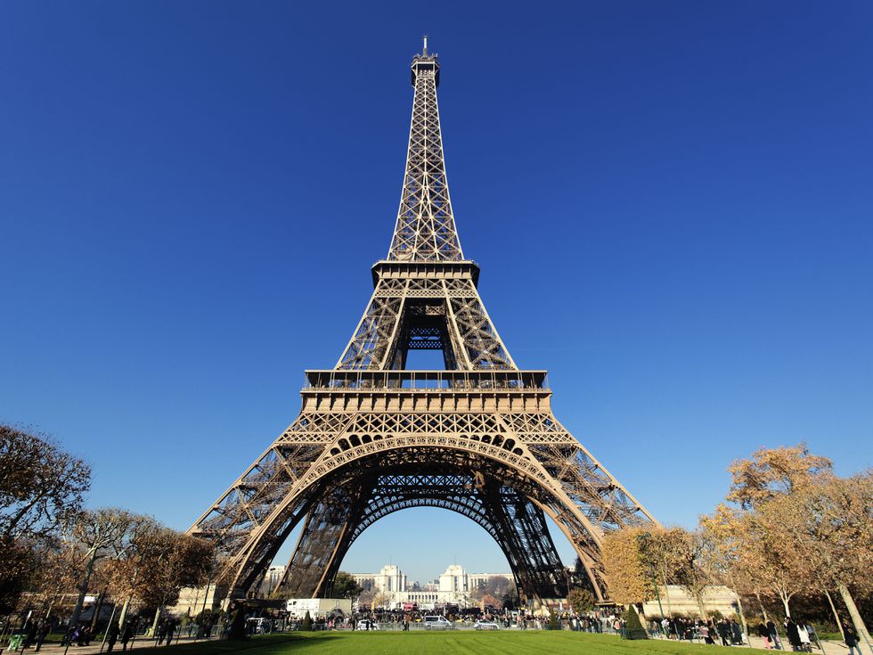 Какво всъщност се крие в тайната стая на Айфеловата кула