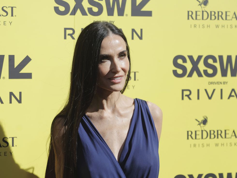 Феновете са в шок: Деми Мур на 63 изглежда драстично отслабнала, слуховете за Оземпик се засилват