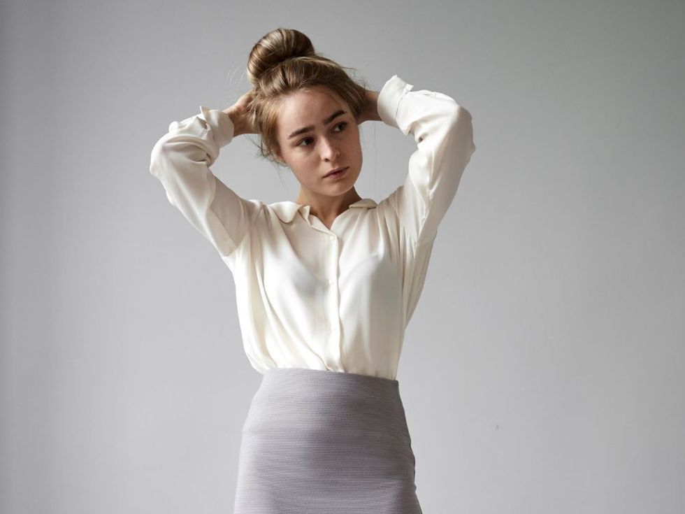 Завръщането на 90-те: Полата, по която всички стилни жени ще копнеят през пролетта на 2026 г.