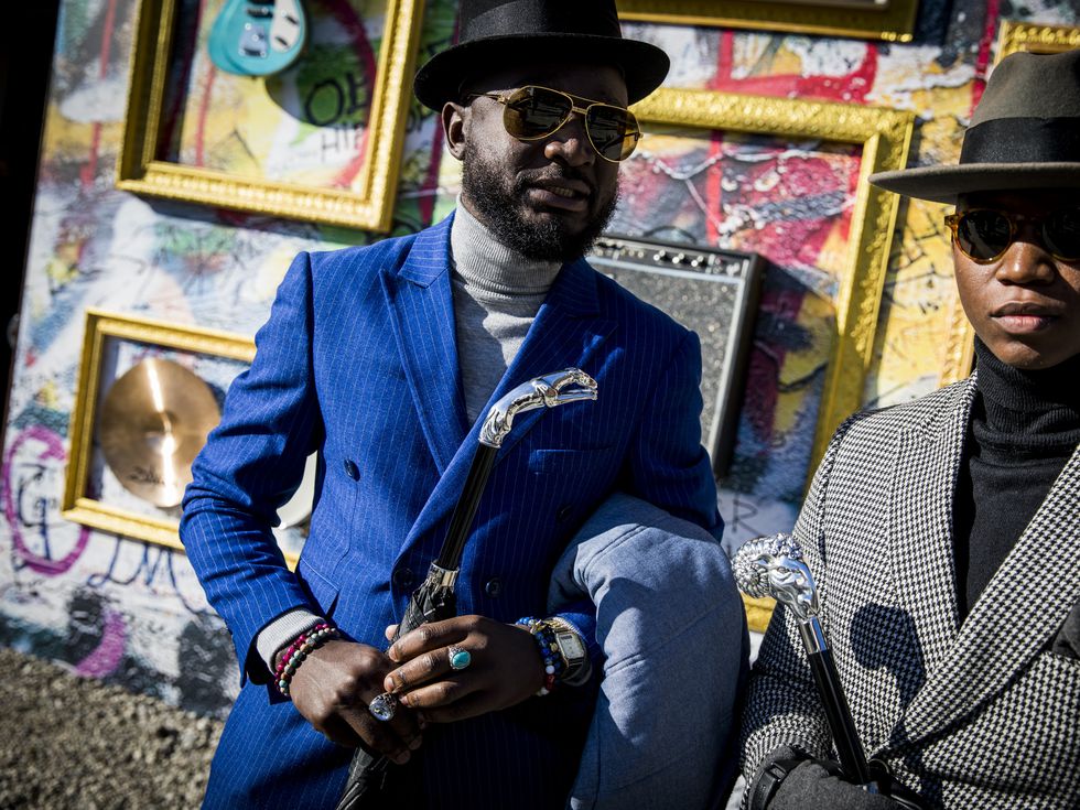 Елегантният и изискан уличен стил в първия ден на изложбата „Superfine: Tailoring Black Style“ в “Метрополитън”