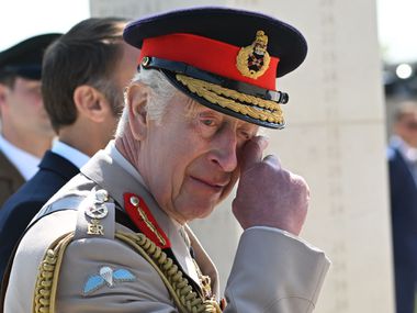 Крал Чарлз III усеща, че си отива: Може без сина си Хари, но не и без внуците си