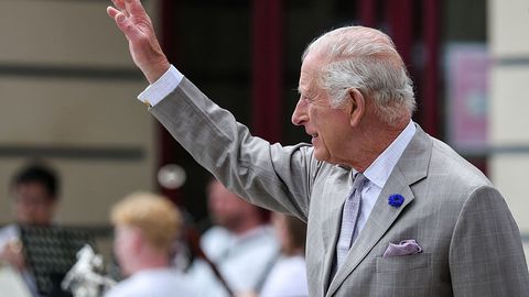 Крал Чарлз III публично отхвърли последните слухове според които диагнозата