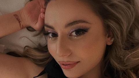 Зад един от най популярните гласове на българската сцена Михаела Маринова