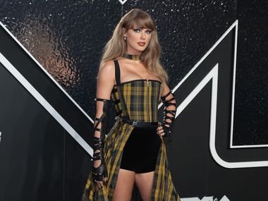 Новият филм на Тейлър Суифт тръгва по кината