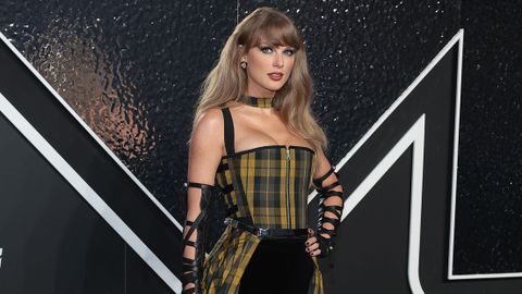 Световната музикална икона Тейлър Суифт ще представи предстоящия си 12 и