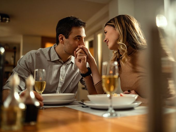 Той трябва да ме черпи, а аз – да бъда щастлива: Откъде идва този сценарий и защо е опасен