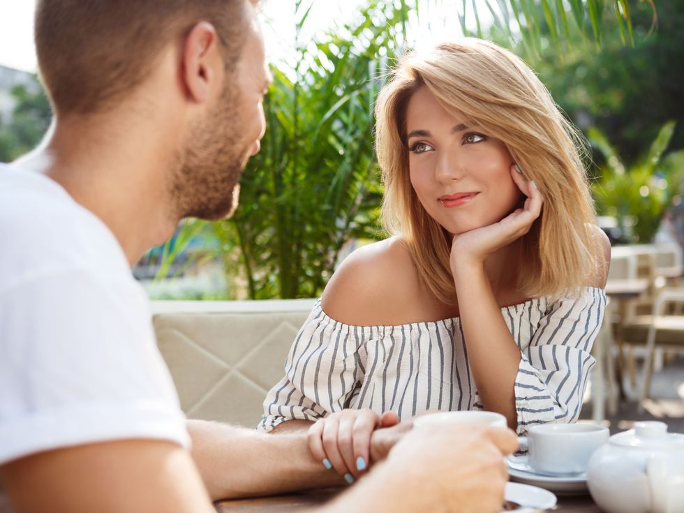 Как се появява "мъжът-мамино детенце" и как се държи с жената, която обича?