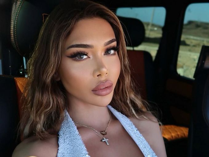 Далеч от "Ергенът: Любов в рая": Шермин празнува с красивата си майка в Лондон (Снимка)