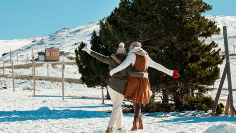 Атрактивно спускане по ски пистите и празнична програма ще дадат
