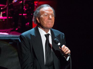 Живот зад лукса: две жени с ужасяващи обвинения към Хулио Иглесиас