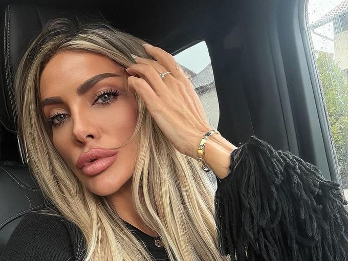 Юбилей в тесен кръг: Златка Райкова посрещна 40 с блясък, приятелки, но без Карен (Снимки)