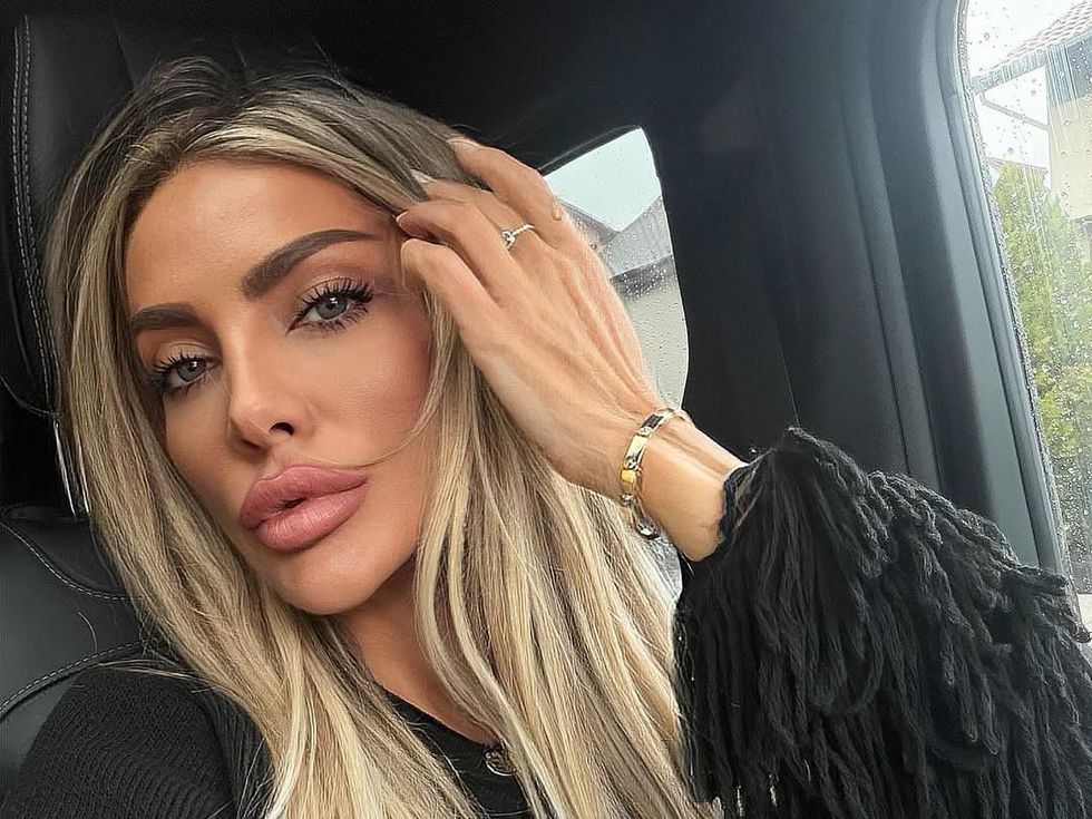 Юбилей в тесен кръг: Златка Райкова посрещна 40 с блясък, приятелки, но без Карен (Снимки)