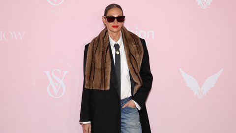 Време е да обърнем внимание на кожените шалове В момента