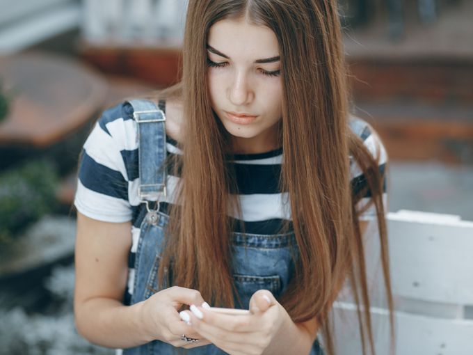 „Дъщеря ми е тийнейджърка и не ходи на училище. Кълне се, че ще посещава часовете, но не спазва обещанията си“