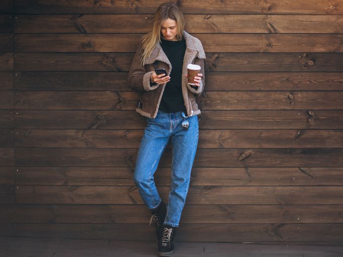 Топ 5 начина да стилизирате дънките си през зимата на 2026 г.