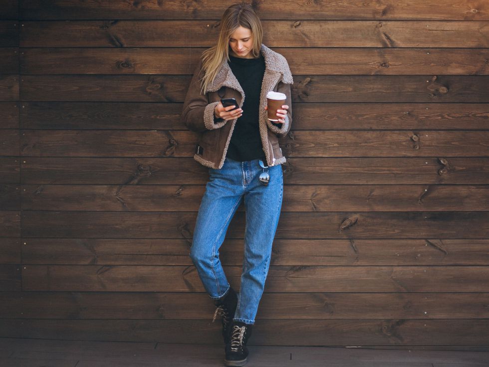 Топ 5 начина да стилизирате дънките си през зимата на 2026 г.