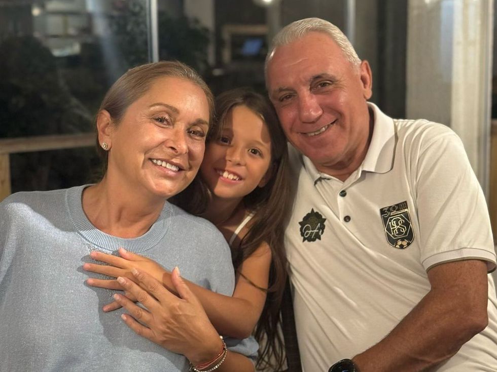 От футболна легенда до романтичен герой: Стоичков отпразнува 60-годишен юбилей с пищно тържество