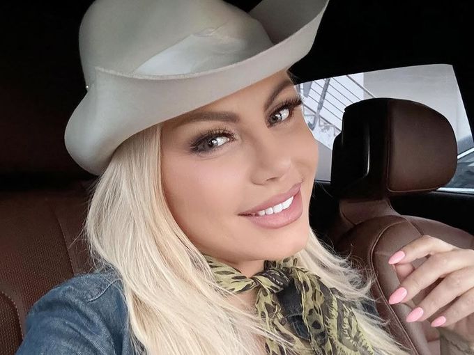 Камелия се преобрази: Певицата се появи с нова зашеметяваща визия (Снимки и Видео)