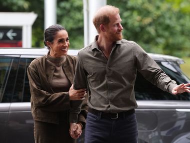 „Неофициално кралско турне“ на Меган и Хари: ново начало или внимателно планиран ход