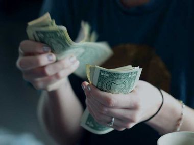 Дъжд от пари, растеж и изобилие ще залее тези 4 зодии след 15 май