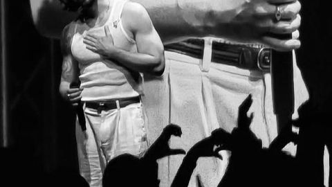 Папи Ханс отдавна е сред любимците на женската публика С