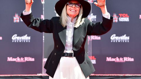 Даян Кийтън е записала емоционална коледна песен която описва като