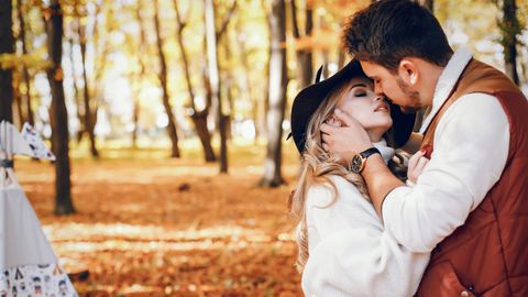 Любовта тази седмица носи огън искреност и неочаквани жестове Емоциите