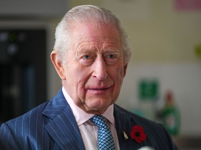 Честит рожден ден, Ваше Величество! Крал Чарлз празнува 77 с пътуване до любимия си Уелс (Снимки)