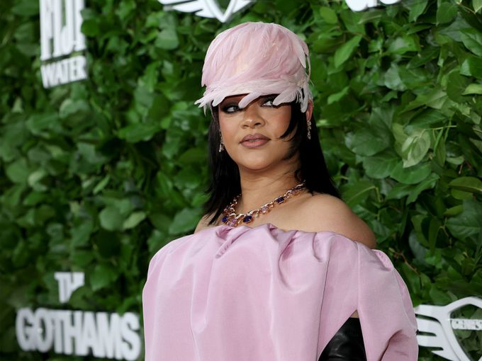 Умора няма: Риана разпали слухове за четвърта бременност само три месеца след раждането