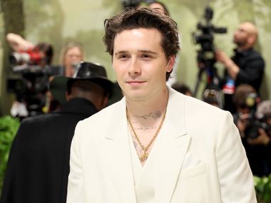 Семеен скандал: Бруклин Бекъм игнорира Виктория за празника и обяви тъща си за „най-добрата майка“