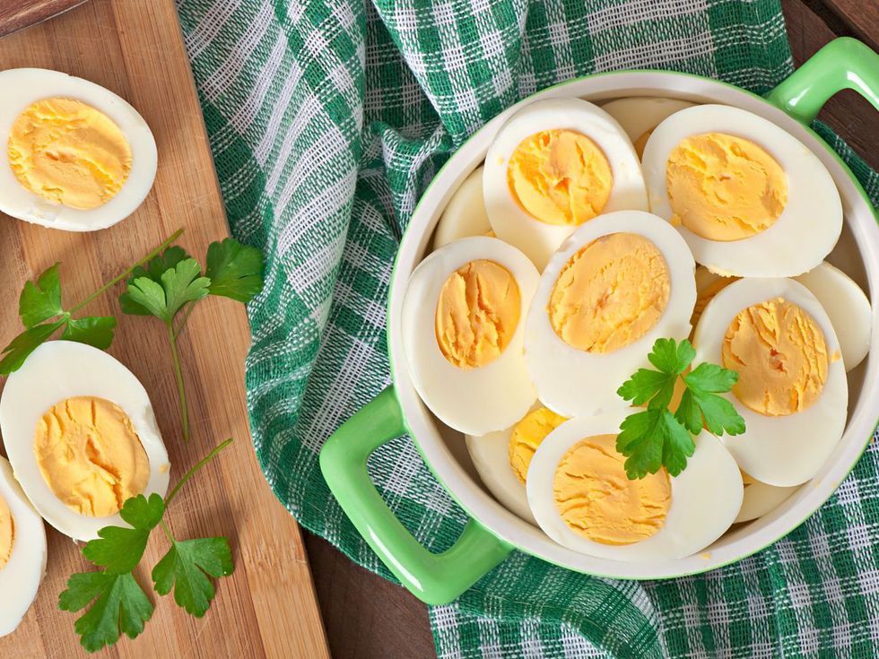 Ето какво да направите с останалите от Великден яйца: Лесна и вкусна салата с бекон