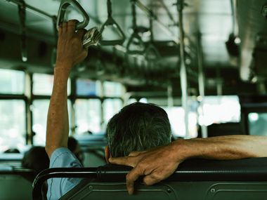 Стачката от друга гледна точка: Как една жена в инвалидна количка оцелява в София, дори когато градският работи