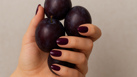 Време ви е за маникюр Заложете на цвят слива –