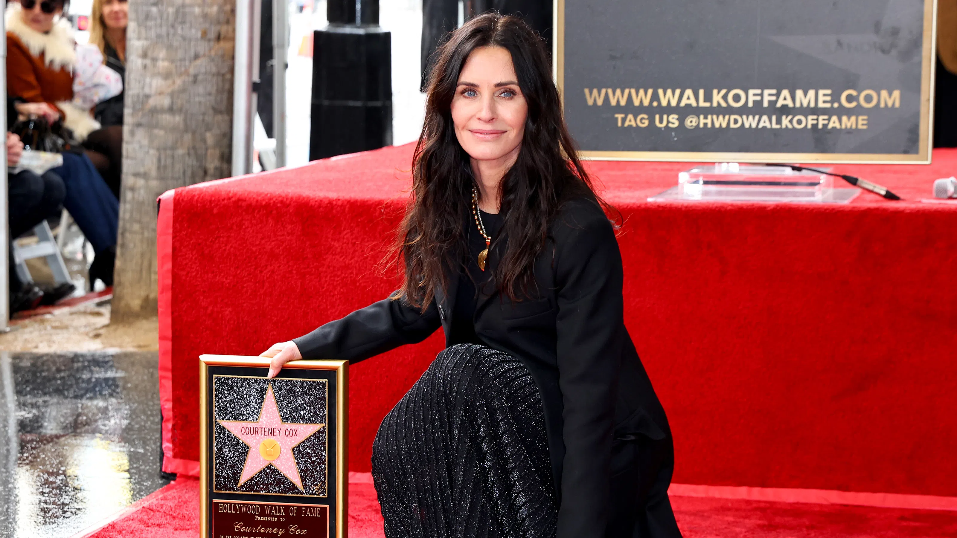 Кортни Кокс към починалия Матю Пери Липсваш ми всеки ден Звезди woman.bg