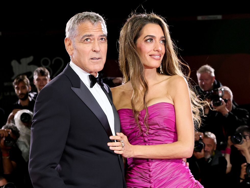 Читатели обвиниха списание Vogue, че e обработило с фотошоп снимки на Амал Клуни